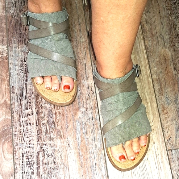 (Blowfish Malibu) Blaike Gray Sandals Minimalist Design Size 8.5 - Picture 1 of 8